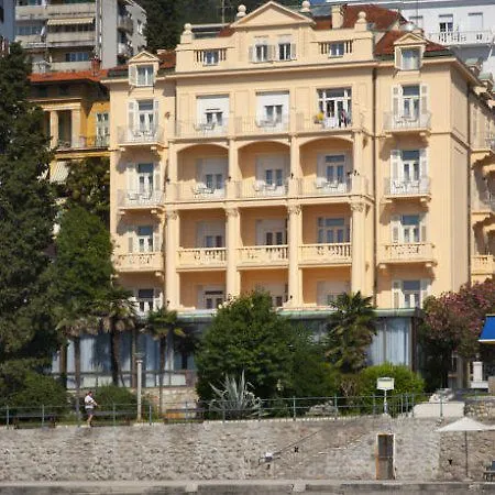 Отель Lungomare - By Liburnia & 3*